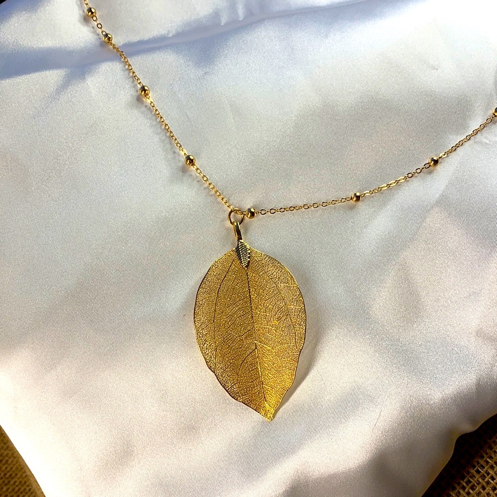 Leaf Pendant Gold Tone Long Chain Necklace | Preowned